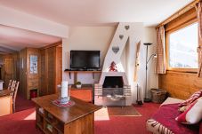 Stay in our spacious 4 star ski apartment, just 200m from the centre of Avoriaz,  ski hire & restaurants